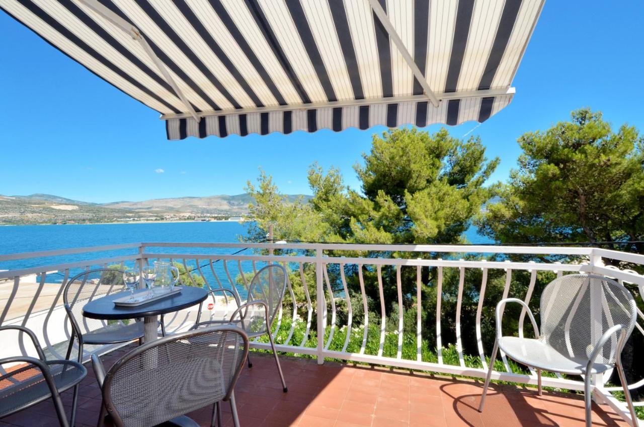 D Large Apt With Big Terrace Next To The Beach Apartment Trogir Exterior photo