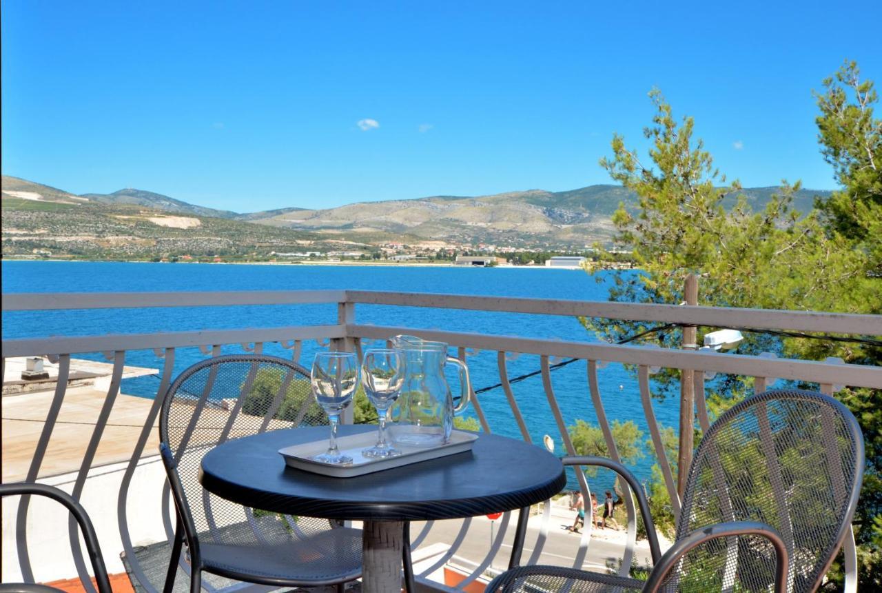 D Large Apt With Big Terrace Next To The Beach Apartment Trogir Exterior photo