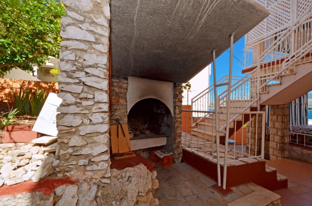 D Large Apt With Big Terrace Next To The Beach Apartment Trogir Exterior photo