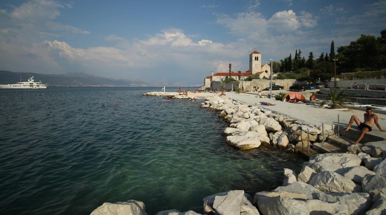 D Large Apt With Big Terrace Next To The Beach Apartment Trogir Exterior photo